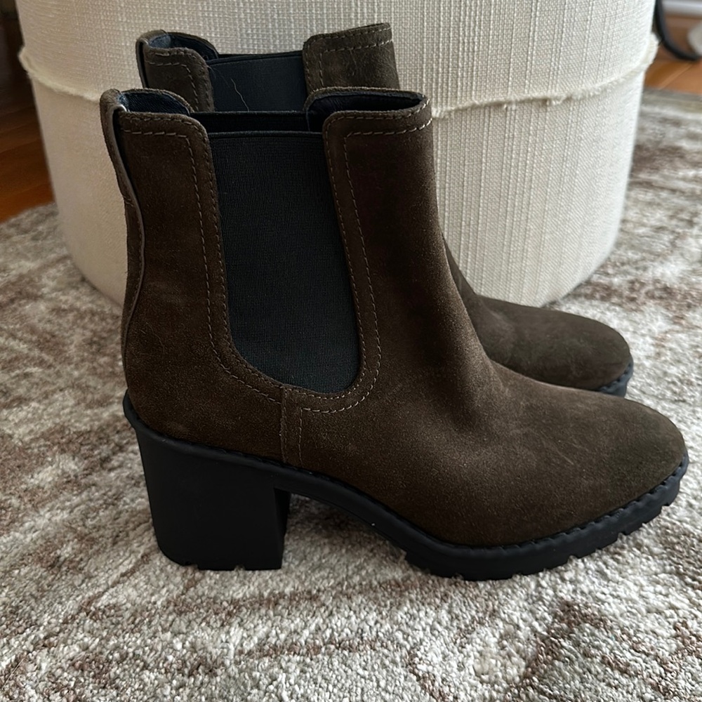 Brand new Vince Henderson olive suede water repellent boot, size 8
